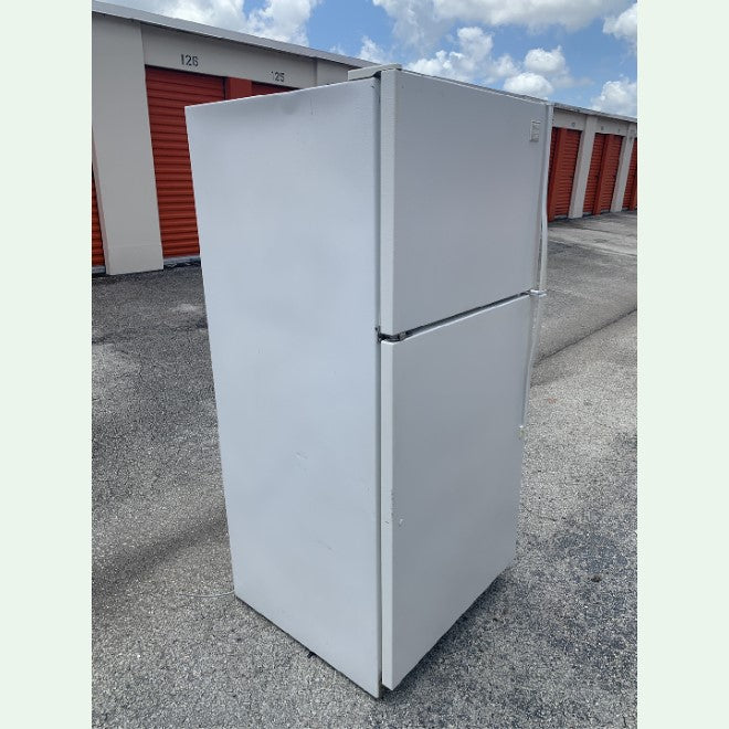 Whirlpool Top and Bottom Refrigerator with IceMaker Whirlpool Top and Bottom Refrigerator with IceMaker